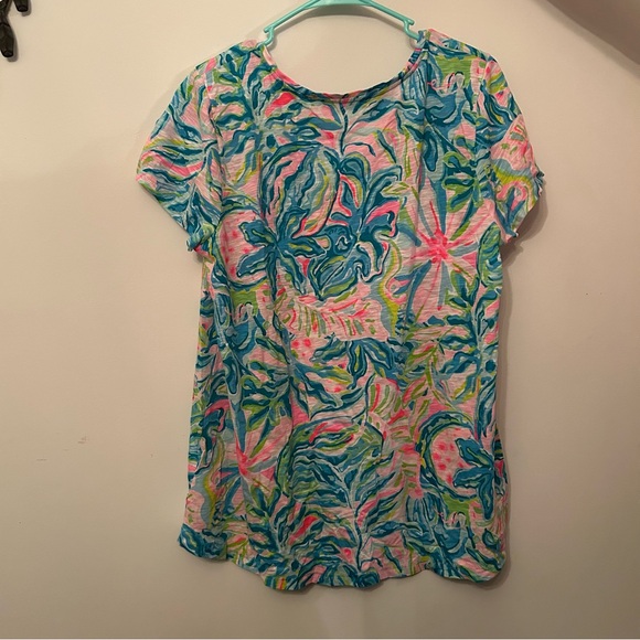 Lilly Pulitzer Tropical Blue and Pink Short Sleeve Graphic Tee - Picture 3 of 3